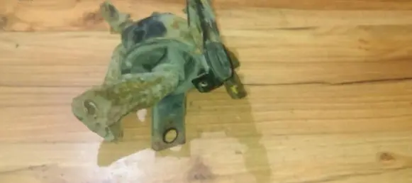 Ford Mondeo MK II Engine mount bracket