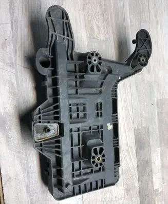 Volkswagen PASSAT B6 Battery box tray 1K0915333C