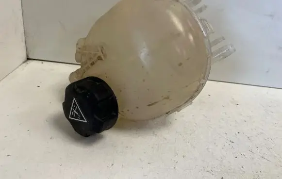 Opel Mokka B Coolant expansion tank/reservoir 9824316180