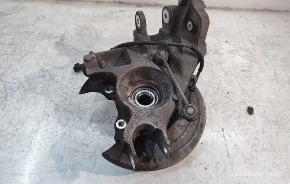 Rear wheel hub