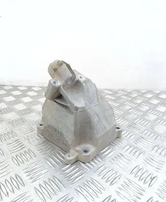 Mercedes-Benz E W212 Engine mounting bracket A2762231904
