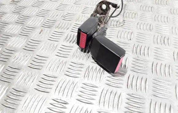 Middle seatbelt buckle (rear)