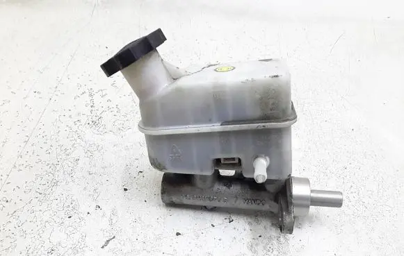Hyundai Tucson JM Master brake cylinder BM111073B