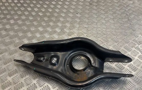 Tesla Model 3 Rear upper control arm/wishbone 104445100F CFD22039001638