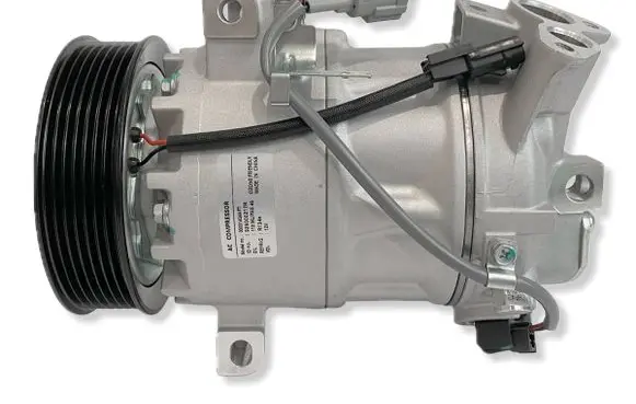 Renault Clio IV Air conditioning (A/C) compressor (pump) 926000217R EKL31424ZA Z0012607A