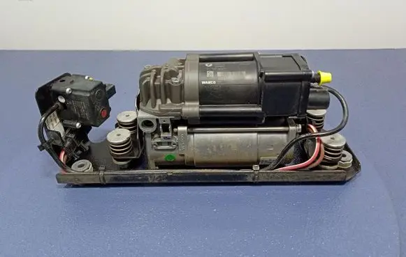 BMW 5 F10 F11 Air conditioning (A/C) compressor (pump) 6789450