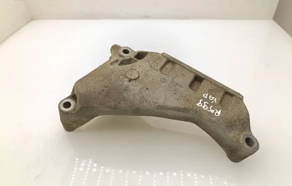 Volkswagen Transporter - Caravelle T5 Engine mounting bracket 03L199207B