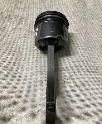 Land Rover Range Rover L405 Piston with connecting rod