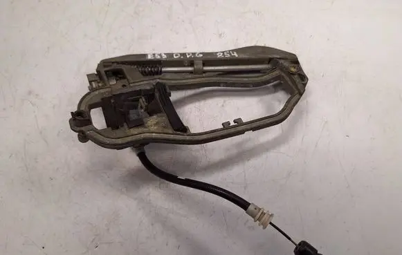 BMW X5 E53 Rear door exterior handle/bracket 51228243636