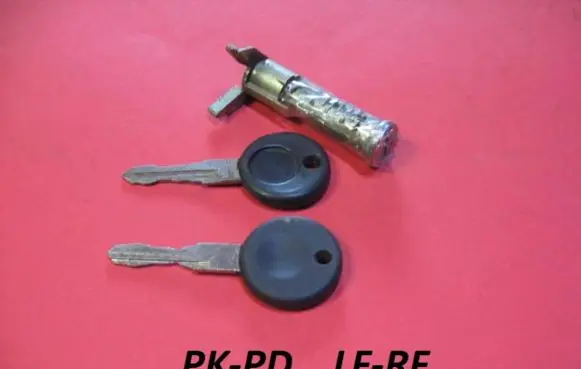 Volkswagen Jetta II Front door lock (next to the handle) 604837166
