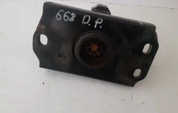 Nissan Primastar Engine mount bracket 8200378211