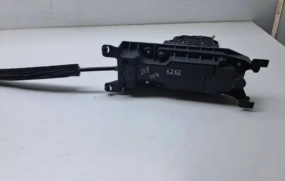 Volkswagen PASSAT B8 Gear shifter/selector 5K0713079