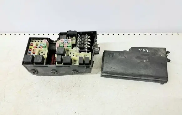 Volvo V50 Fuse box set 8688040