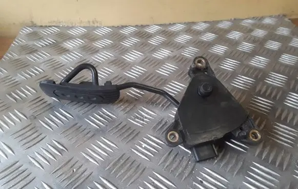Nissan Note (E11) Accelerator throttle pedal 18002AX605