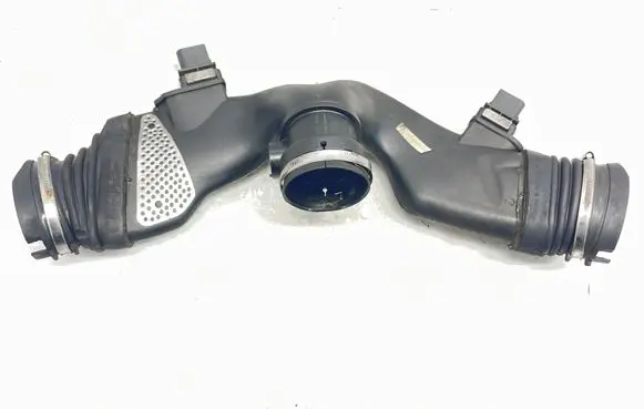 Mercedes-Benz E W211 Turbo air intake inlet pipe/hose A6420943497