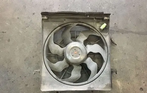 Hyundai i30 Radiator cooling fan shroud OEM