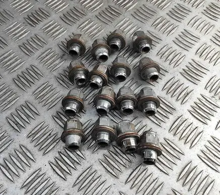 Toyota Prius+ (ZVW40) Nuts/bolts 9094201033