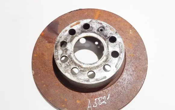 Volkswagen Jetta VI Rear brake disc neventiliuojamas