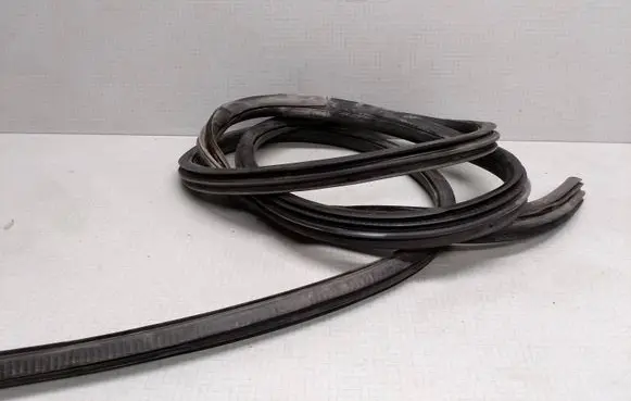 Volkswagen Transporter - Caravelle T5 Rubber seal front coupe door 