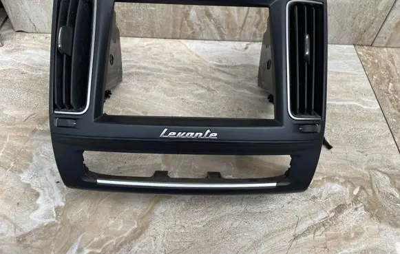 Maserati Levante Dash center air vent grill 6700749220 08112016