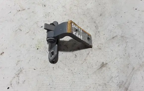 Volvo S60 Front door lower hinge 31662718