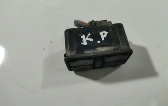 Opel Zafira A Electric window control switch 13363401