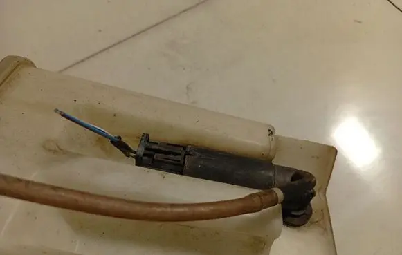 Toyota Avensis T250 Windscreen/windshield washer pump