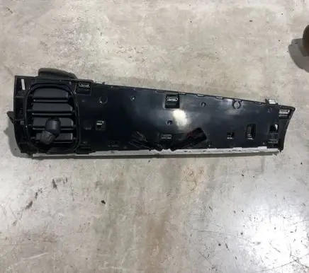 Mini One - Cooper F56 F55 Dash center air vent grill 9891228 899315020