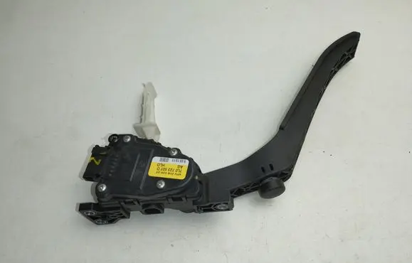 Volkswagen Touareg II Accelerator throttle pedal 6PV 008 026-24 7L0723507D
