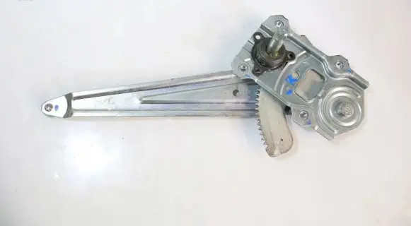 Suzuki Celerio Rear window lifting mechanism without motor