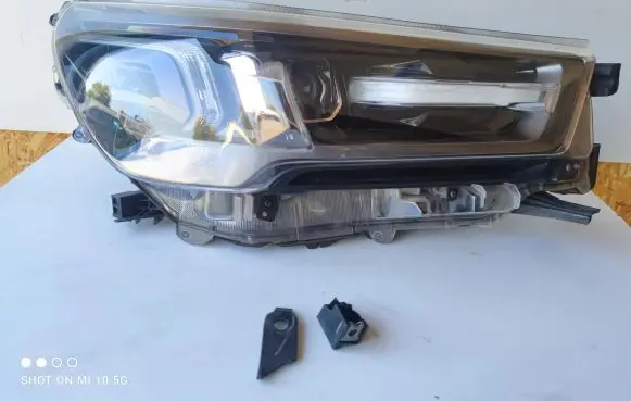 Toyota Hilux VIII Headlight/headlamp
