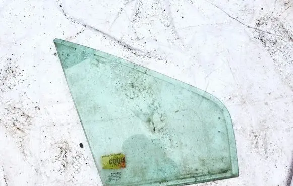 Renault Scenic I Front door vent window glass four-door 