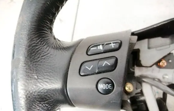 Steering wheel buttons/switches