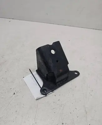 KIA Sorento Engine mounting bracket 