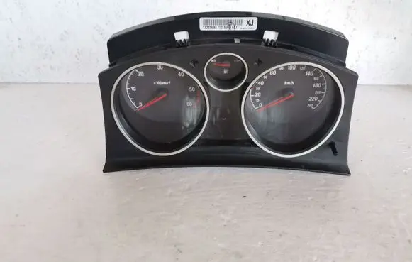 Opel Zafira B Speedometer (instrument cluster) 13225988