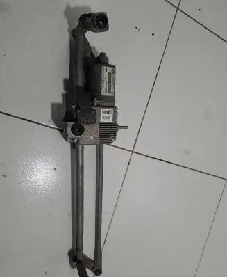 Volkswagen Tiguan Front wiper linkage and motor 5N2955119 405140 18042013RML1