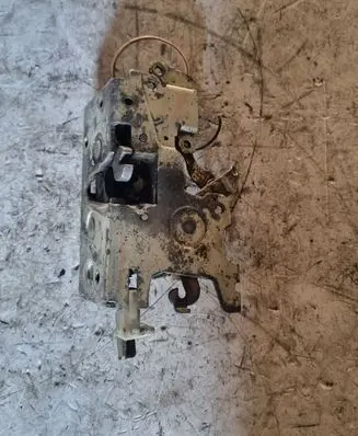 Volkswagen II LT Front door lock 9017400435