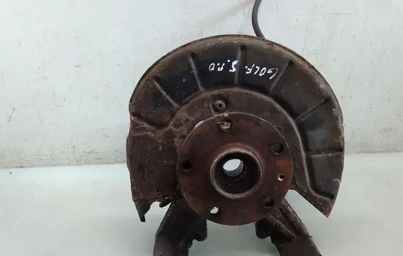 Volkswagen Golf V Front wheel hub