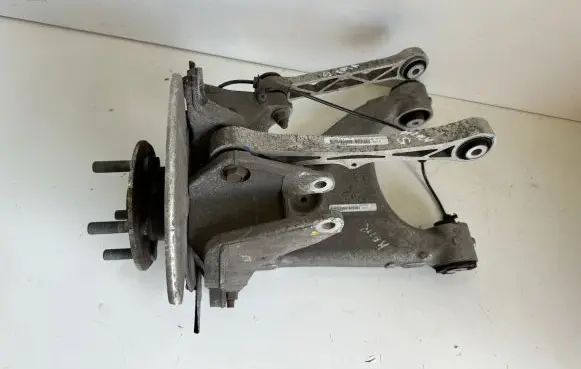 Rear wheel hub spindle/knuckle