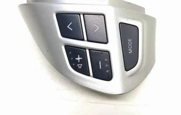 Mitsubishi Lancer VIII Steering wheel buttons/switches 75B471