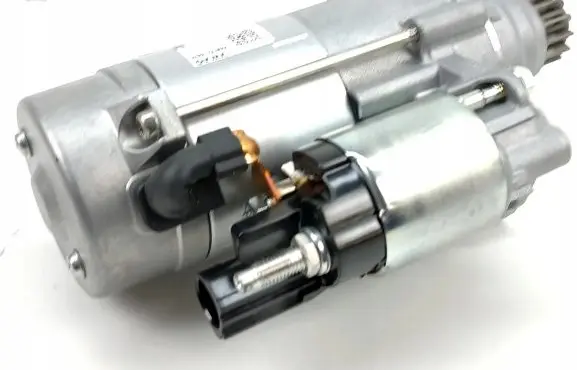 Volkswagen Golf VII Starter motor 02M911024B