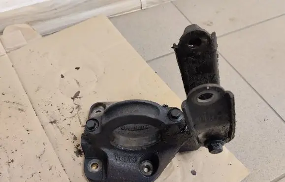 Volvo S80 Driveshaft support bearing bracket 30787842