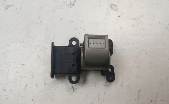 Honda CR-V Quarter vent window switch TECM20013