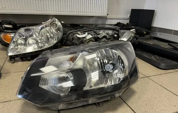 Volkswagen Transporter - Caravelle T5 Headlight/headlamp 7E1941015R 0301254301 7E1941015