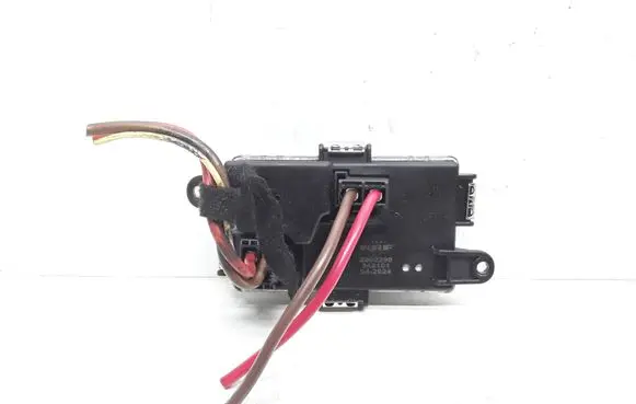 Mercedes-Benz C W204 Heater blower fan relay 2002290