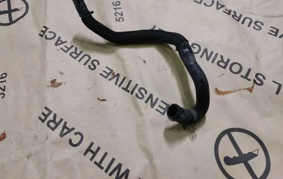 Audi A8 S8 D4 4H Engine coolant pipe/hose 7L8121070AF
