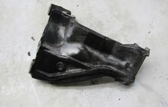 Mazda 2 Engine mounting bracket S55018371