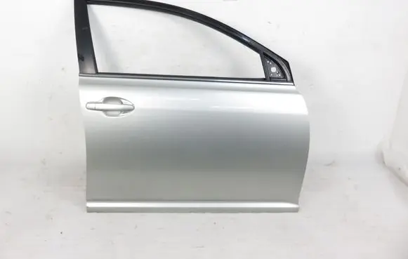 Toyota Avensis T250 Front door 