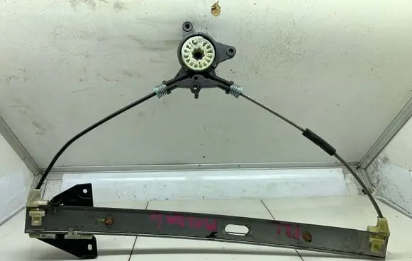 Mazda 6 Front window lifting mechanism without motor