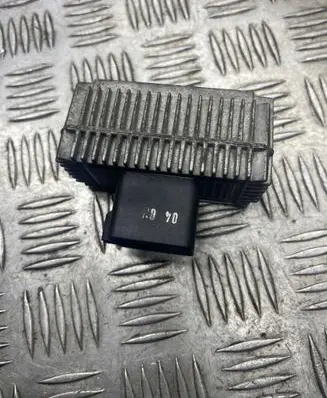 Volkswagen PASSAT B6 Glow plug pre-heat relay 09132691 51299008